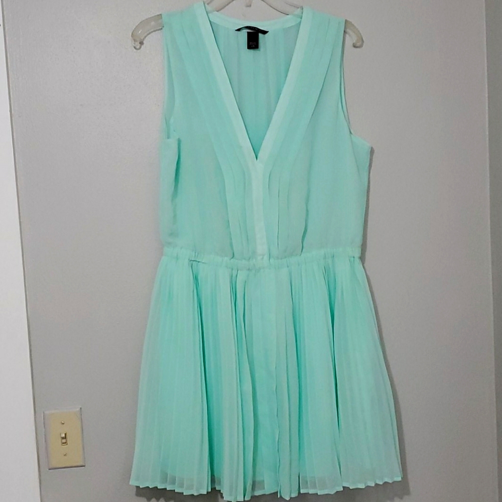 Victoria secret short sleeve pleated dress
